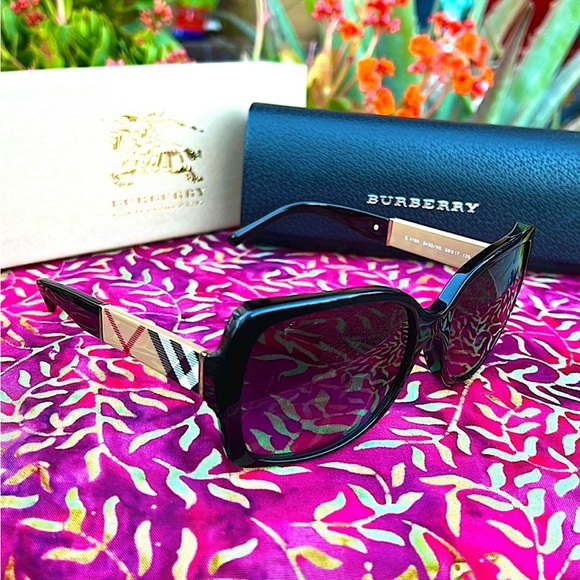 🕶️ New Burberry Iconic Tartan Plaid Sunglasses 🕶️ - Picture 9 of 16